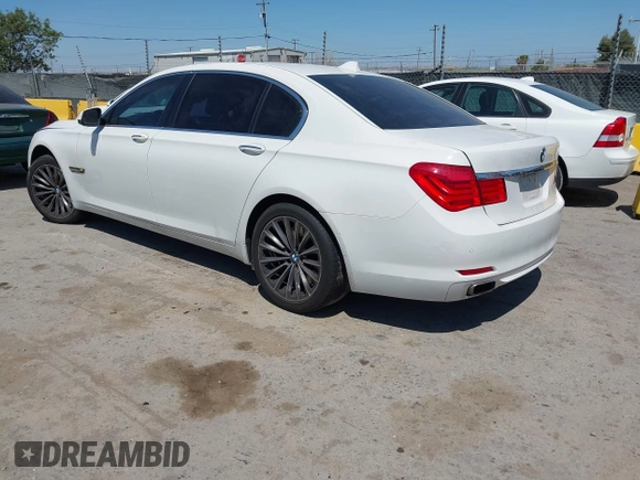 2012 BMW 7 Series 750Li z VIN WBAKB8C52CC963233, wystawiony jako IAAI lot #42332082 z przebiegiem 150 319 mil mil oraz . Historia ofert i sprzedaży dostępna na DreamBid. Obrazek 3.