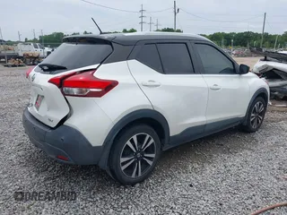 2020 Nissan Kicks SV z VIN 3N1CP5CV5LL527197, wystawiony jako IAAI lot #42099579 z przebiegiem 80 482 mil mil oraz . Historia ofert i sprzedaży dostępna na DreamBid. Obrazek 4.
