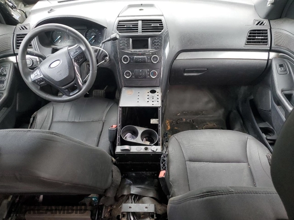 2019 Ford Police Interceptor Utility z VIN 1FM5K8AR0KGB44522, wystawiony jako Copart lot #58401635 z przebiegiem Nie podano mil oraz Tytuł czysty. Historia ofert i sprzedaży dostępna na DreamBid. Obrazek 8.