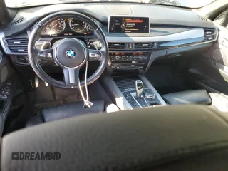 2015 BMW X5 xDrive35i z VIN 5UXKR0C57F0K61171, wystawiony jako Copart lot #57555405 z przebiegiem 119 664 mil mil oraz Szkoda całkowita • Salvage title. Historia ofert i sprzedaży dostępna na DreamBid. Obrazek 8.