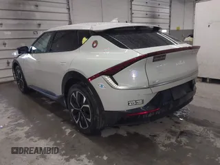 2022 Kia EV6 Wind z VIN KNDC3DLC5N5088331, wystawiony jako IAAI lot #41683097 z przebiegiem 37 380 mil mil oraz . Historia ofert i sprzedaży dostępna na DreamBid. Obrazek 3.