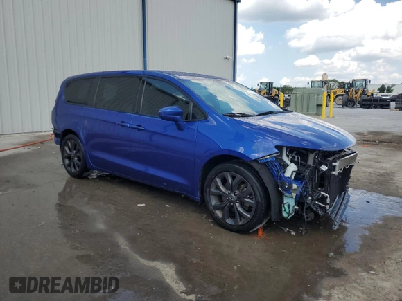 2020 Chrysler Pacifica Touring with VIN 2C4RC1FG4LR111119, listed as a Copart auction lot 54916655 with 66,789 mi miles and Salvage Title. Bid and sale history available at DreamBid. Image 4.