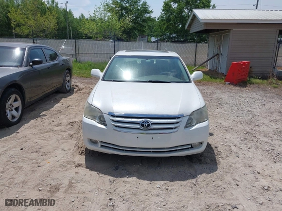 2005 Toyota Avalon XL with VIN 4T1BK36B65U045629, listed as a IAAI auction lot 42093132 with 133,157 mi miles. Bid and sale history available at carsss.com. Image 6.