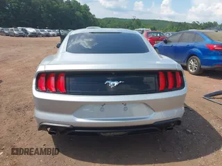 2018 Ford Mustang EcoBoost z VIN 1FA6P8TH6J5174509, wystawiony jako IAAI lot #42627744 z przebiegiem 83 093 mil mil oraz . Historia ofert i sprzedaży dostępna na DreamBid. Obrazek 16.