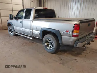 2000 Chevrolet Silverado 1500 LS with VIN 1GCEK19TXYZ323188, listed as a IAAI auction lot 40906952 with 176,824 mi miles. Bid and sale history available at carsss.com. Image 3.