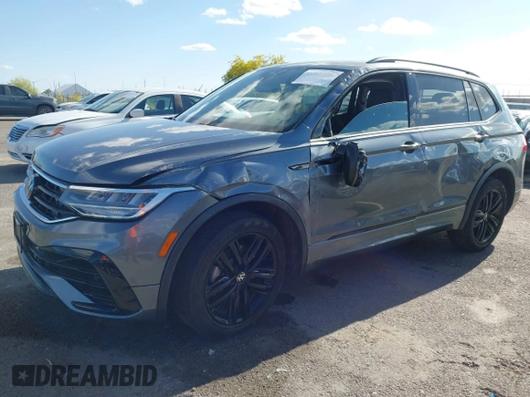 2022 Volkswagen Tiguan SE R-Line Black with VIN 3VV8B7AX4NM154637, listed as a IAAI auction lot 42058531 with 39,597 mi miles and . Bid and sale history available at DreamBid. Image 2.