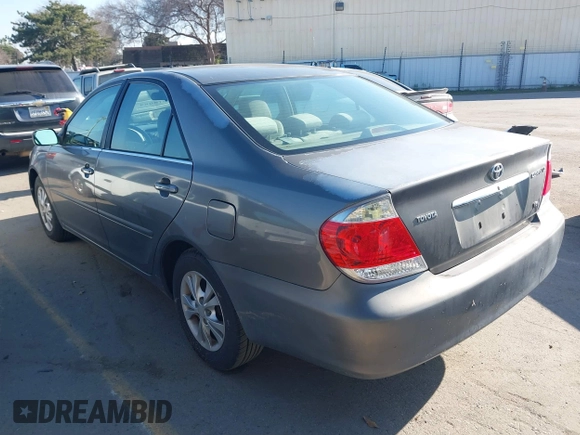 2005 Toyota Camry LE with VIN 4T1BF32K35U590150, listed as a IAAI auction lot 41614295 with 180,627 mi miles and . Bid and sale history available at DreamBid. Image 3.