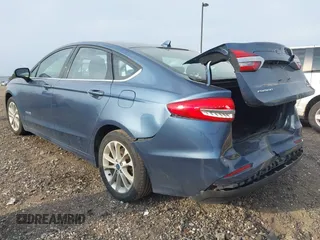 2019 Ford Fusion SE with VIN 3FA6P0LU1KR108172, listed as a IAAI auction lot 42080848 with 201,360 mi miles and . Bid and sale history available at DreamBid. Image 3.