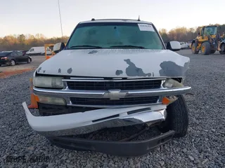 2005 Chevrolet Tahoe LT with VIN 1GNEC13T05J219574, listed as a IAAI auction lot 41828368 with 208,408 mi miles. Bid and sale history available at carsss.com. Image 6.