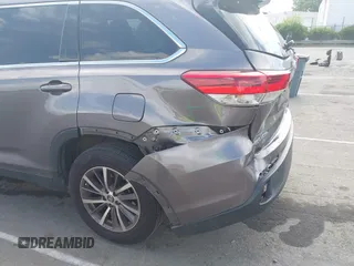 2019 Toyota Highlander SE z VIN 5TDKZRFHXKS316330, wystawiony jako IAAI lot #42183341 z przebiegiem 81 705 mil mil oraz . Historia ofert i sprzedaży dostępna na DreamBid. Obrazek 6.