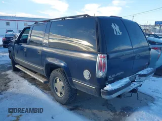 1998 GMC Suburban with VIN 1GKFK16R7WJ700525, listed as a IAAI auction lot 41305248 with 205,300 mi miles. Bid and sale history available at carsss.com. Image 3.
