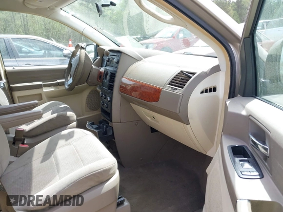 2008 Chrysler Town & Country LX with VIN 2A8HR44HX8R842094, listed as a IAAI auction lot 41902978 with 340,923 mi miles. Bid and sale history available at carsss.com. Image 5.
