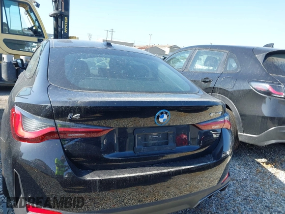 2023 BMW i4 eDrive40 z VIN WBY73AW03PFR16924, wystawiony jako IAAI lot #42034635 z przebiegiem 15 136 mil mil oraz . Historia ofert i sprzedaży dostępna na DreamBid. Obrazek 16.