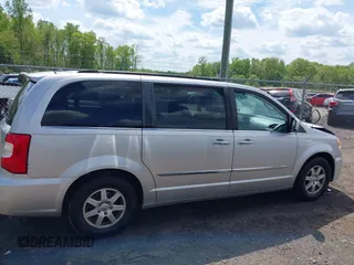 2012 Chrysler Town & Country Touring z VIN 2C4RC1BG8CR107225, wystawiony jako IAAI lot #42092759 z przebiegiem 132 797 mil mil oraz . Historia ofert i sprzedaży dostępna na DreamBid. Obrazek 13.