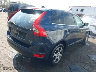 2013 Volvo XC60 T6 with VIN YV4902DZ9D2441547, listed as a IAAI auction lot 42028493 with 106,212 mi miles. Bid and sale history available at carsss.com. Image 4.
