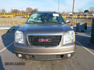 2014 GMC Yukon XL SLT with VIN 1GKS1KE06ER127515, listed as a IAAI auction lot 40990479 with 236,725 mi miles. Bid and sale history available at carsss.com. Image 12.