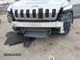 2017 Jeep Cherokee Limited with VIN 1C4PJMDS4HW597175, listed as a IAAI auction lot 41525358 with 87,227 mi miles. Bid and sale history available at carsss.com. Image 6.