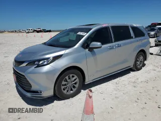 2021 Toyota Sienna XLE z VIN 5TDYRKEC0MS068583, wystawiony jako Copart lot #53521605 z przebiegiem 66 162 mil mil oraz Szkoda całkowita • Salvage title. Historia ofert i sprzedaży dostępna na DreamBid. Obrazek 1.