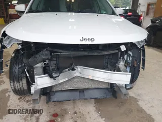 2020 Jeep Compass Altitude z VIN 3C4NJDBB6LT252156, wystawiony jako IAAI lot #42507699 z przebiegiem 47 261 mil mil oraz . Historia ofert i sprzedaży dostępna na DreamBid. Obrazek 6.