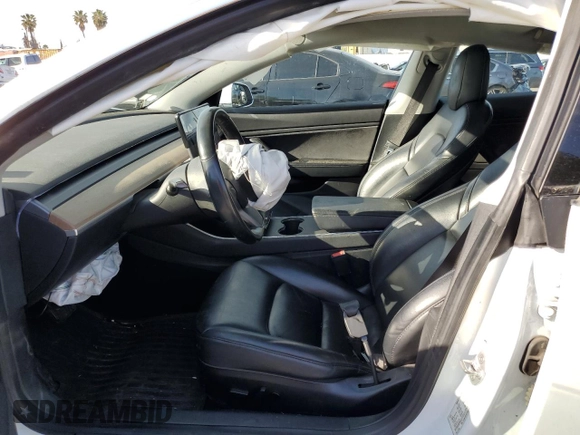 2019 Tesla Model 3 Mid Range z VIN 5YJ3E1EA7KF300175, wystawiony jako Copart lot #49651815 z przebiegiem Nie podano mil oraz Szkoda całkowita • Salvage title. Historia ofert i sprzedaży dostępna na DreamBid. Obrazek 7.