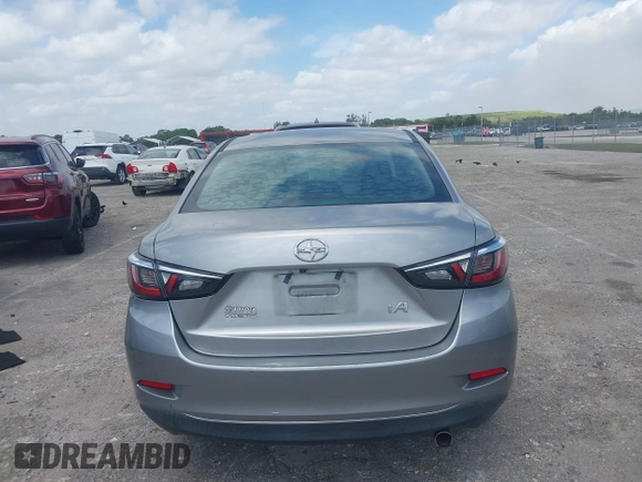 2016 Scion iA z VIN 3MYDLBZV4GY133476, wystawiony jako IAAI lot #42115431 z przebiegiem 112 087 mil mil oraz . Historia ofert i sprzedaży dostępna na DreamBid. Obrazek 16.