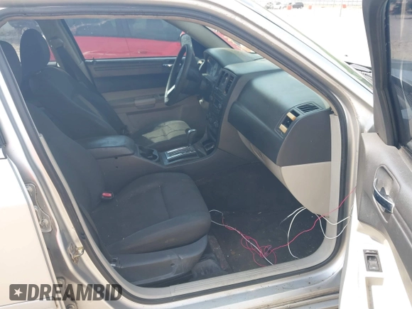 2006 Chrysler 300 with VIN 2C3KA43R96H505406, listed as a IAAI auction lot 42047014 with 257,628 mi miles. Bid and sale history available at carsss.com. Image 5.