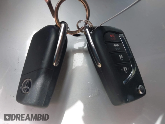 2024 Toyota Camry LE z VIN 4T1C11AK9RU228788, wystawiony jako IAAI lot #42108189 z przebiegiem 26 359 mil mil oraz . Historia ofert i sprzedaży dostępna na DreamBid. Obrazek 11.