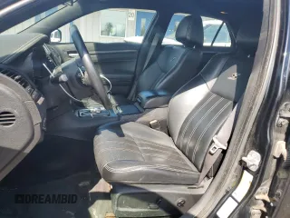 2016 Chrysler 300 S z VIN 2C3CCAGG0GH124292, wystawiony jako Copart lot #57576435 z przebiegiem 91 559 mil mil oraz Szkody całkowita. Historia ofert i sprzedaży dostępna na DreamBid. Obrazek 7.