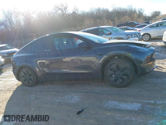 2024 Tesla Model Y Long Range with VIN 7SAYGAEE5RF201368, listed as a IAAI auction lot 41248963 with Not Provided miles and . Bid and sale history available at DreamBid. Image 14.