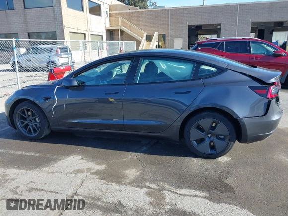 2023 Tesla Model 3 z VIN 5YJ3E1EA1PF681030, wystawiony jako IAAI lot #41545960 z przebiegiem 19 590 mil mil oraz . Historia ofert i sprzedaży dostępna na DreamBid. Obrazek 13.