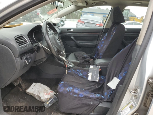 2010 Volkswagen Jetta TDI z VIN 3VWTL7AJ1AM670642, wystawiony jako Copart lot #44380965 z przebiegiem 160 994 mil mil oraz Szkody całkowita. Historia ofert i sprzedaży dostępna na DreamBid. Obrazek 7.
