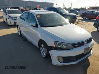 2014 Volkswagen Jetta GLI Edition 30 z VIN 3VW4S7AJ3EM278162, wystawiony jako IAAI lot #41649711 z przebiegiem 136 402 mil mil oraz . Historia ofert i sprzedaży dostępna na DreamBid. Obrazek 1.
