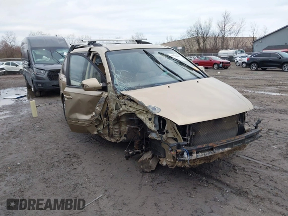 2011 Kia Sedona LX with VIN KNDMG4C74B6366752, listed as a IAAI auction lot 41920267 with 100,616 mi miles. Bid and sale history available at carsss.com. Image 1.