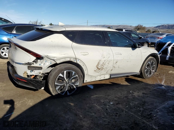 2022 Kia EV6 Wind with VIN KNDC34LA9N5041088, listed as a Copart auction lot 87704965 with 23,517 mi miles and Salvage Title. Bid and sale history available at carsss.com. Image 3.