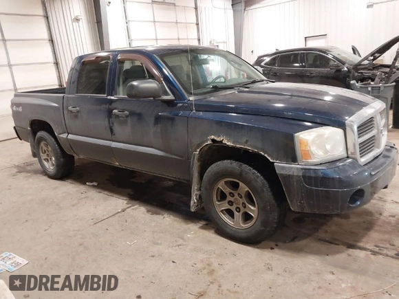 2006 Dodge Dakota SLT with VIN 1D7HW48N16S710729, listed as a IAAI auction lot 41568772 with 133,078 mi miles. Bid and sale history available at carsss.com. Image 1.
