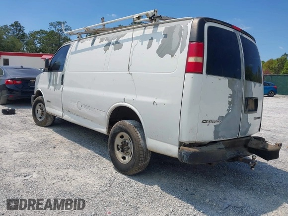 2005 Chevrolet Express Cargo Van with VIN 1GCGG25VX51226784, listed as a IAAI auction lot 42012325 with 537,878 mi miles. Bid and sale history available at carsss.com. Image 3.