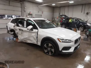 2020 Volvo V60 Cross Country with VIN YV4102WK0L1037649, listed as a IAAI auction lot 41043003 with 103,613 mi miles. Bid and sale history available at carsss.com. Image 1.