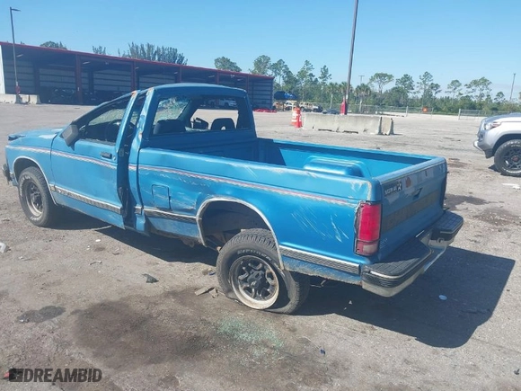 1993 Chevrolet S-10 EL with VIN 1GCCS14A8P8187628, listed as a IAAI auction lot 41787335 with 212,563 mi miles. Bid and sale history available at carsss.com. Image 3.