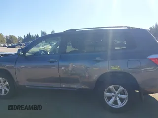 2008 Toyota Highlander z VIN JTEDS41A182049522, wystawiony jako IAAI lot #40484437 z przebiegiem 159 595 mil mil oraz . Historia ofert i sprzedaży dostępna na DreamBid. Obrazek 14.