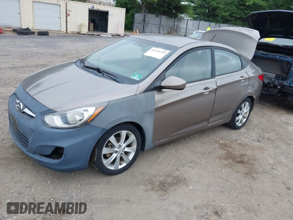 2013 Hyundai Accent GLS z VIN KMHCU4AE3DU580650, wystawiony jako IAAI lot #42479723 z przebiegiem 94 416 mil mil oraz . Historia ofert i sprzedaży dostępna na DreamBid. Obrazek 2.