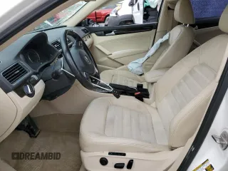 2015 Volkswagen Passat SEL Premium z VIN 1VWCV7A34FC093870, wystawiony jako Copart lot #45587835 z przebiegiem Nie podano mil oraz Szkoda całkowita • Salvage title. Historia ofert i sprzedaży dostępna na DreamBid. Obrazek 7.