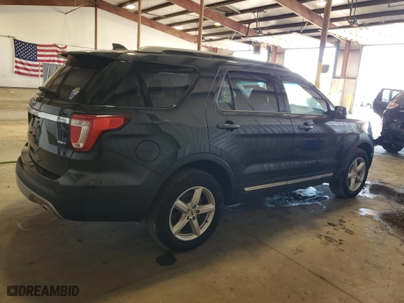 2017 Ford Explorer XLT with VIN 1FM5K8DH5HGB03203, listed as a Copart auction lot 71032534 with 132,094 mi miles and Salvage Title. Bid and sale history available at carsss.com. Image 3.