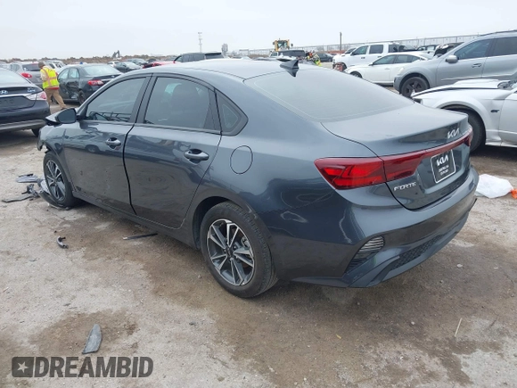 2023 Kia Forte LXS z VIN 3KPF24AD5PE682954, wystawiony jako IAAI lot #41510428 z przebiegiem 15 928 mil mil oraz . Historia ofert i sprzedaży dostępna na DreamBid. Obrazek 3.
