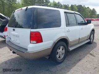 2005 Ford Expedition Eddie Bauer with VIN 1FMFU17525LA68887, listed as a IAAI auction lot 41882254 with 207,010 mi miles. Bid and sale history available at carsss.com. Image 4.