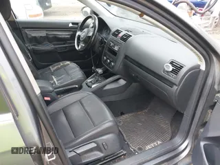 2010 Volkswagen Jetta SE z VIN 3VWRX7AJXAM068000, wystawiony jako IAAI lot #41961777 z przebiegiem 179 307 mil mil oraz . Historia ofert i sprzedaży dostępna na DreamBid. Obrazek 5.