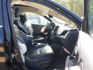 2014 Jeep Cherokee Limited with VIN 1C4PJLDB1EW204545, listed as a IAAI auction lot 42261081 with 260,164 mi miles and . Bid and sale history available at DreamBid. Image 5.