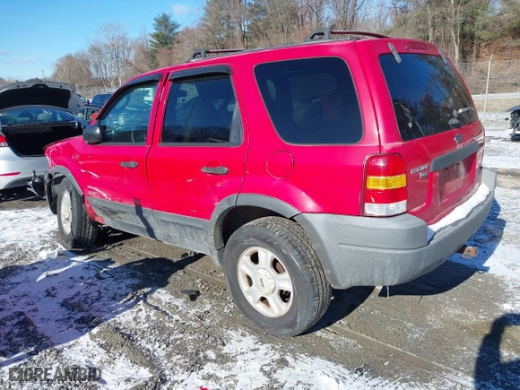 2001 Ford Escape XLT with VIN 1FMYU04131KB51488, listed as a IAAI auction lot 41363166 with 327,580 mi miles. Bid and sale history available at carsss.com. Image 3.