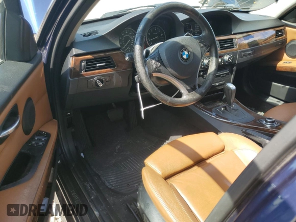 2011 BMW 3 Series 328i xDrive z VIN WBAPK5C57BA654405, wystawiony jako Copart lot #63236275 z przebiegiem 200 654 mil mil oraz Szkoda całkowita • Salvage title. Historia ofert i sprzedaży dostępna na DreamBid. Obrazek 8.