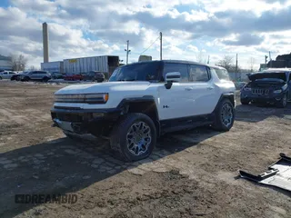 2025 GMC Hummer EV 3X with VIN 1GKB0RDC4SU101284, listed as a IAAI auction lot 41444686 with 4,548 mi miles. Bid and sale history available at carsss.com. Image 17.