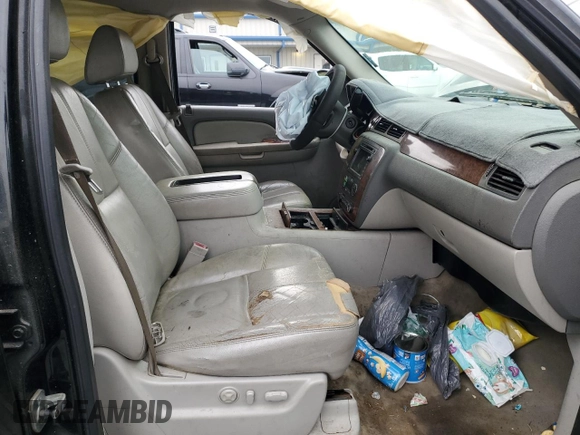 2008 Chevrolet Suburban 2LT with VIN 3GNFK16318G134655, listed as a Copart auction lot 52225855 with 298,925 mi miles and Salvage Title. Bid and sale history available at DreamBid. Image 7.